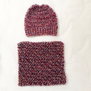 🚩SOLD🚩 Crocheted messy bun beanie & cowl scarf
